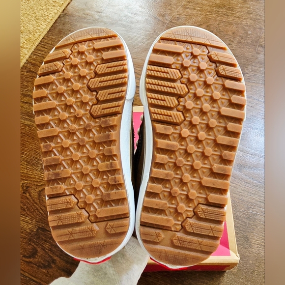 Vans Tan High-Top Sneakers with White Laces - Picture 5 of 6